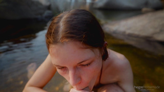 Секс на горном озере - это прекрасный способ снять напряжение русской паре